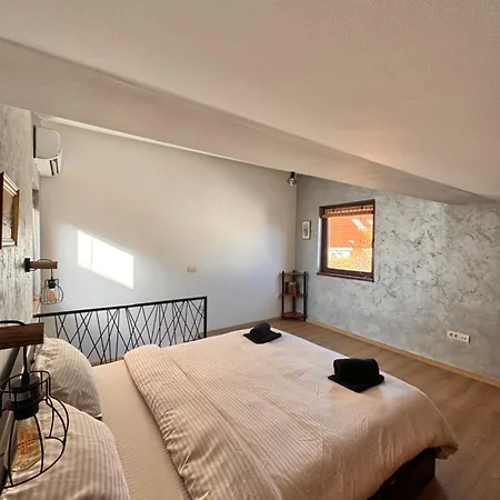 Johnny Apartment