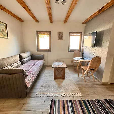 Johnny Apartment